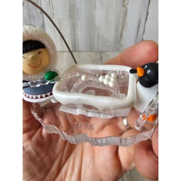Hallmark Eskimo friends 1996 ornament pool Xmas - Picture 5 of 6